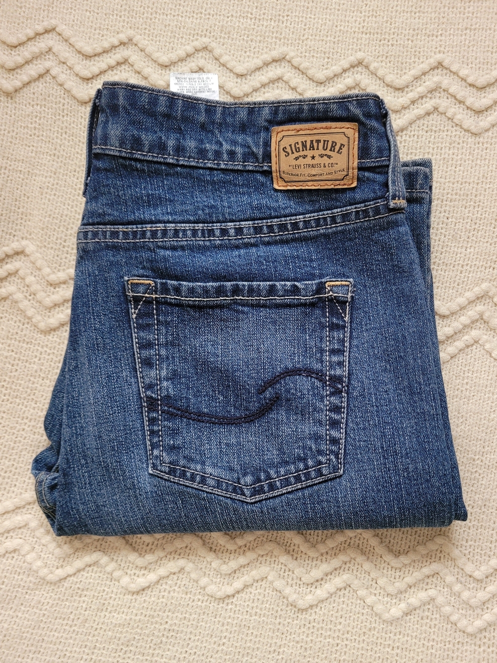 Signature by Levi Strauss & Co. Women’s Jeans Size 8 Short